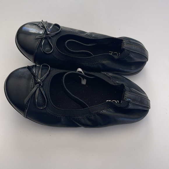 Children’s place Black Mary Jane toddler shoes - Picture 4 of 7